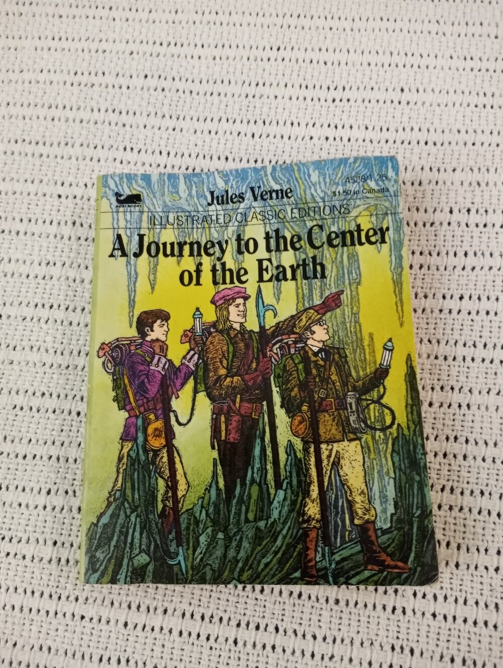 Vintage 1983 Jules Verne Little Novel A Journey To The Center Of The Earth